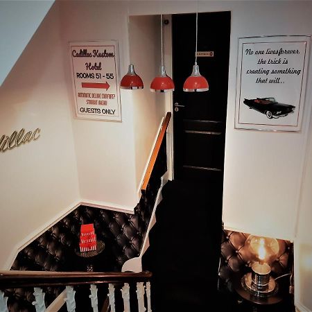 רות'סיי Cadillac Kustomz Hotel - Breakfast Available מראה חיצוני תמונה
