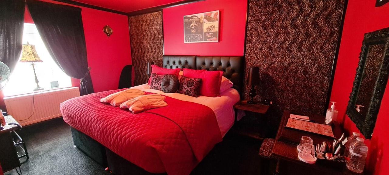 רות'סיי Cadillac Kustomz Hotel - Breakfast Available מראה חיצוני תמונה