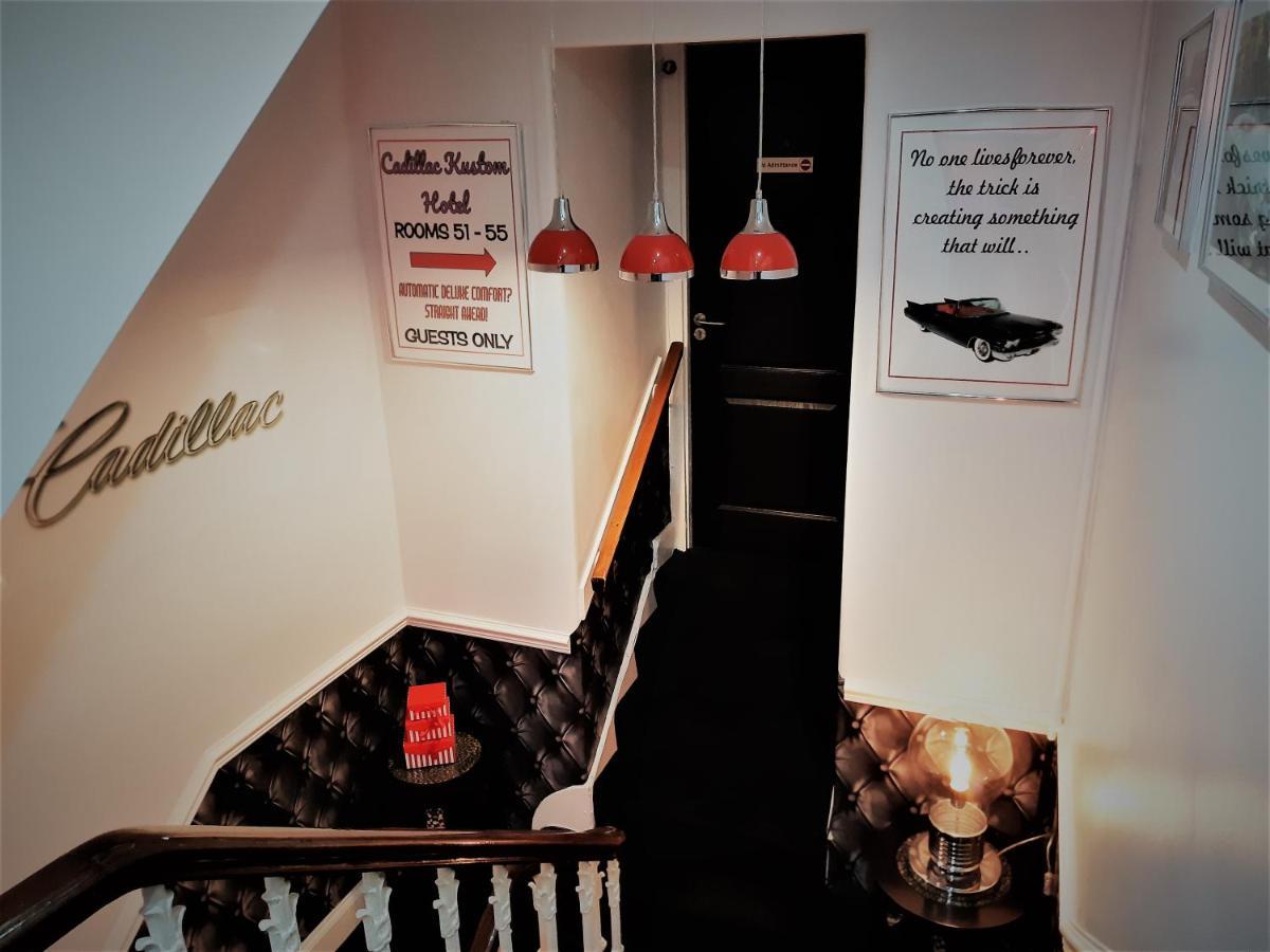 רות'סיי Cadillac Kustomz Hotel - Breakfast Available מראה חיצוני תמונה