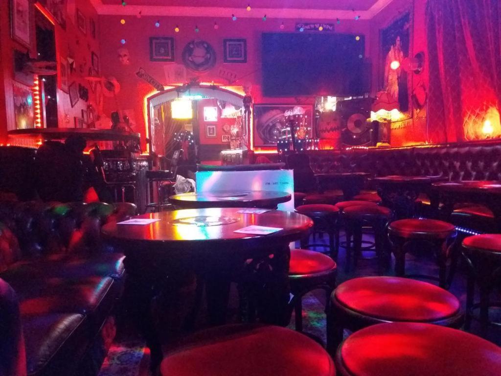 רות'סיי Cadillac Kustomz Hotel - Breakfast Available מראה חיצוני תמונה