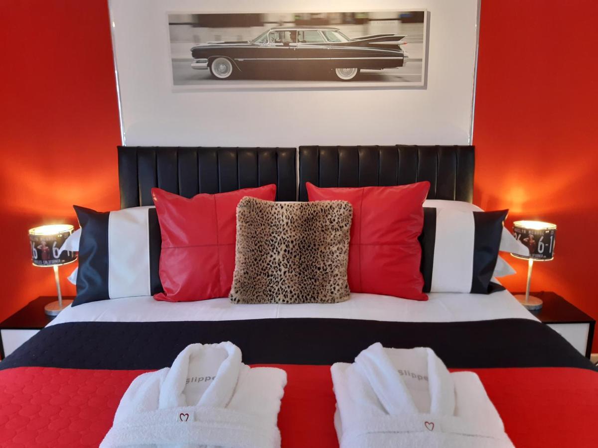 רות'סיי Cadillac Kustomz Hotel - Breakfast Available מראה חיצוני תמונה