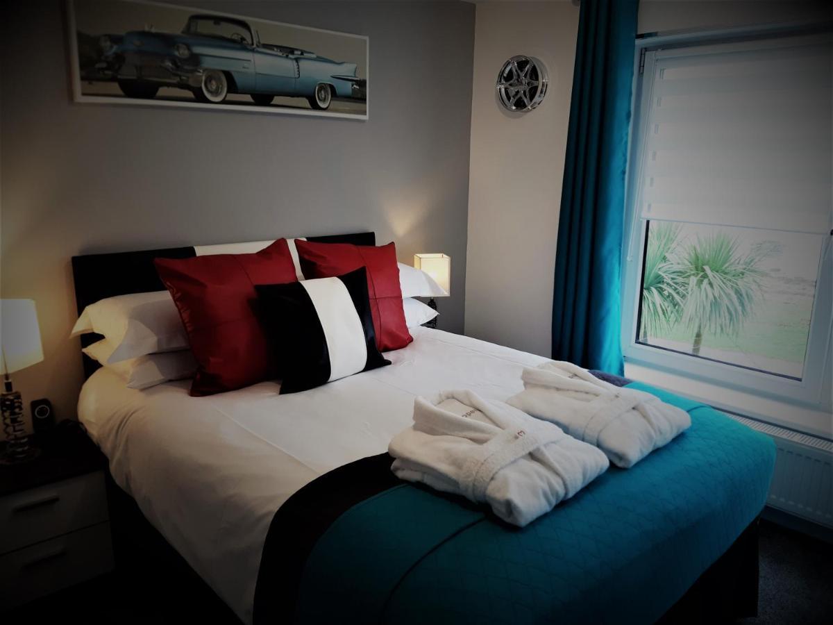 רות'סיי Cadillac Kustomz Hotel - Breakfast Available מראה חיצוני תמונה