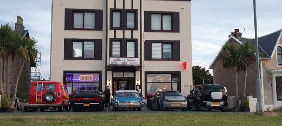 רות'סיי Cadillac Kustomz Hotel - Breakfast Available מראה חיצוני תמונה